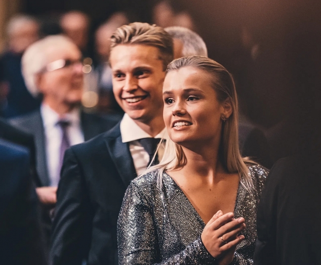 Who Is De Jong's Girlfriend: Mikky Kiemeney Biography, Personal Life, Career and Net Worth