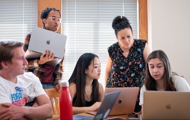 Top 10 U.S. Universities Where Students Graduate With Little or No Debt