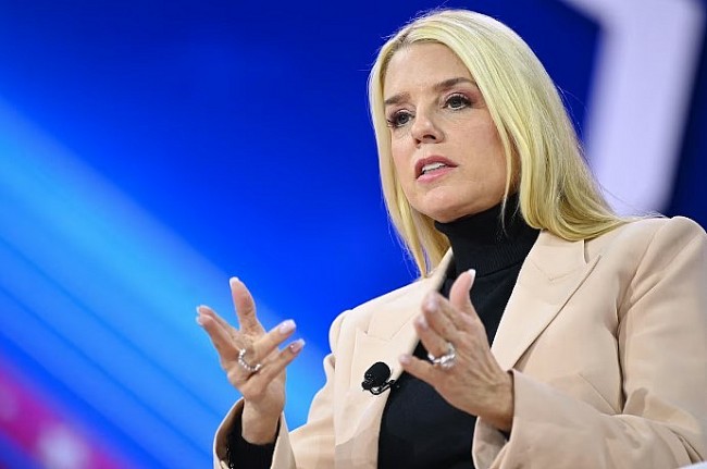 Who is Pam Bondi: Married Twice, Now Single, No Children, Career, and Net Worth