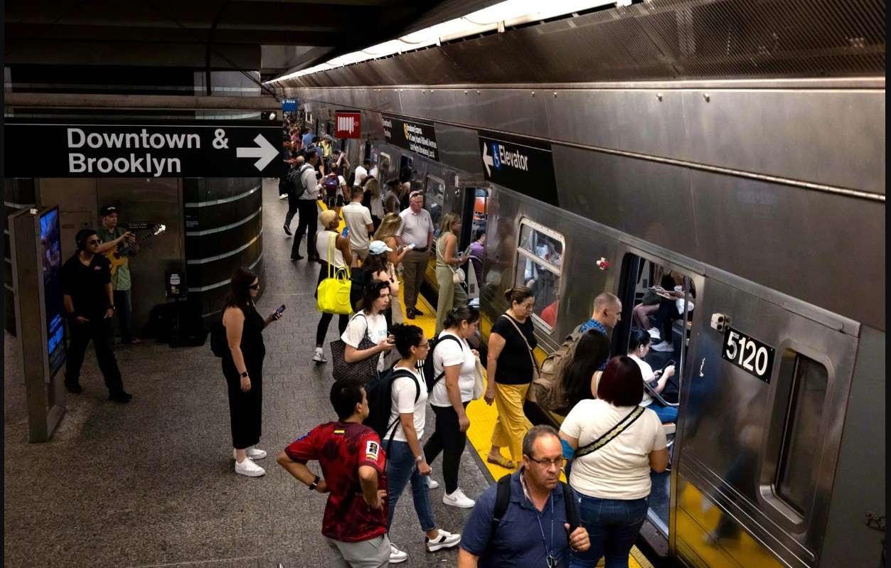 Christmas eve subway attack in NYC: Woman and Man Injured