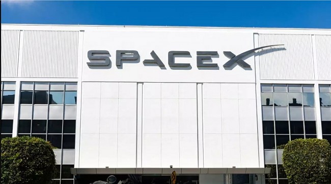 SpaceX Facility in Texas Receives Bomb Threat, FBI Investigating