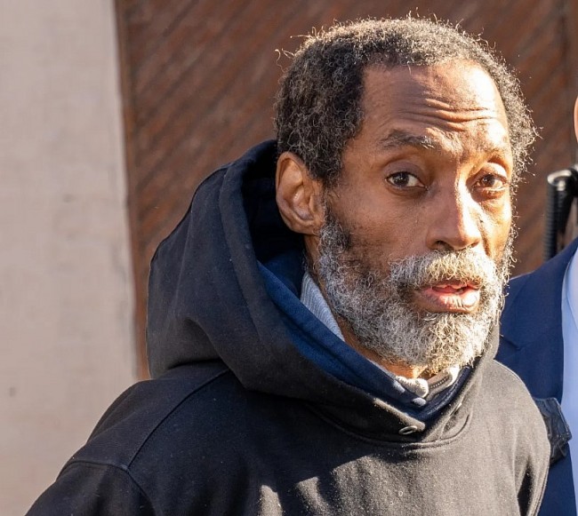 Who is Jamar Banks? A Homeless Man Wanted in 2 New York Subway Stabbings