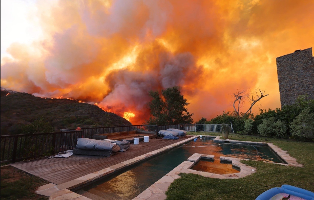 Wildfire in Pacific Palisades: Homes Burn, Residents Flee on Foot