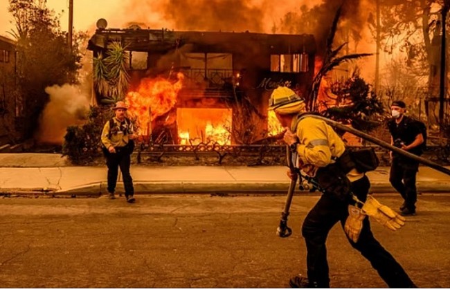 Wildfires in Los Angeles: About 30 Arrests, Burglar Dressed as Firefighter