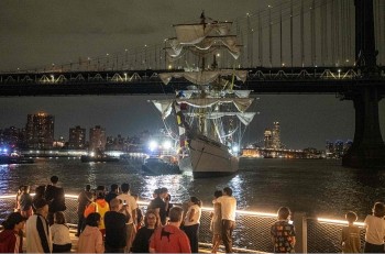 Mexican Navy Tall Ship Cuauhtémoc Collides with Brooklyn Bridge: 2 Dead, 19 Injured