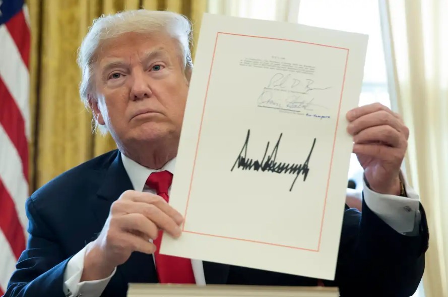 The Hidden Power of the Donald Trump Signature: Brand, Weapon, or Warning Sign?