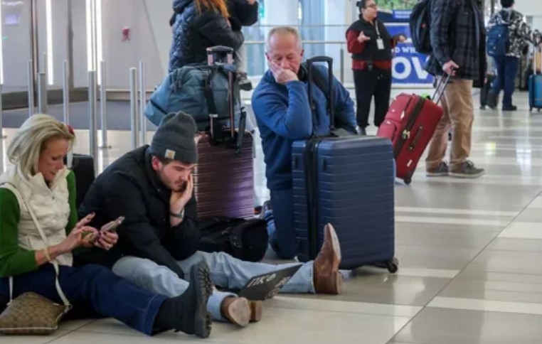 Green Card Travel Rules Update: New Airport Biometric Systems and 19 Countries Under Review