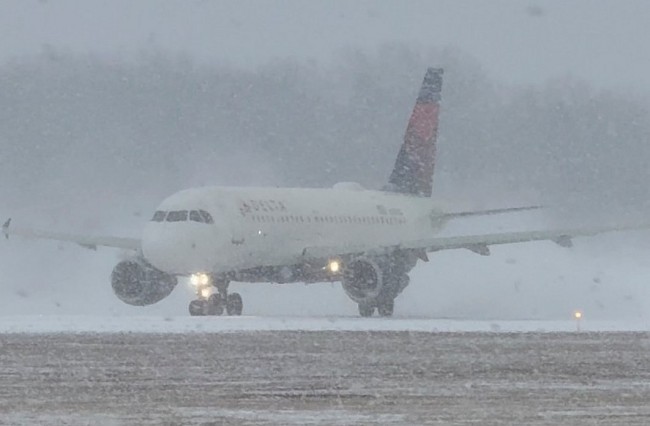 Holiday Travel Chaos: Powerful Winter Storm Cancels and Delays Thousands of U.S. Flights