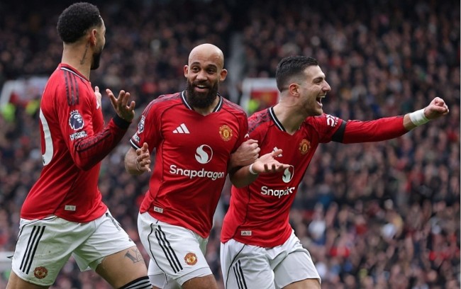 Manchester United Beat Tottenham 2–0 at Old Trafford to Strengthen Top 4 Bid