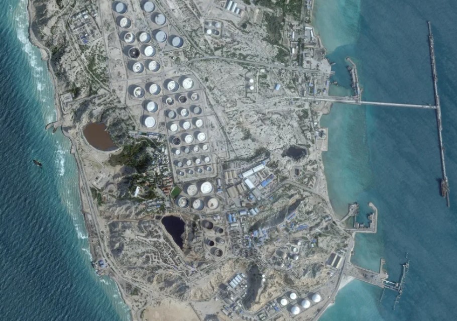 US Strikes Military Targets on Kharg Island (Iran)