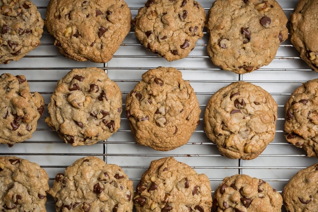 Easy Steps to Make DoubleTree Chocolate Chip Cookies at Home