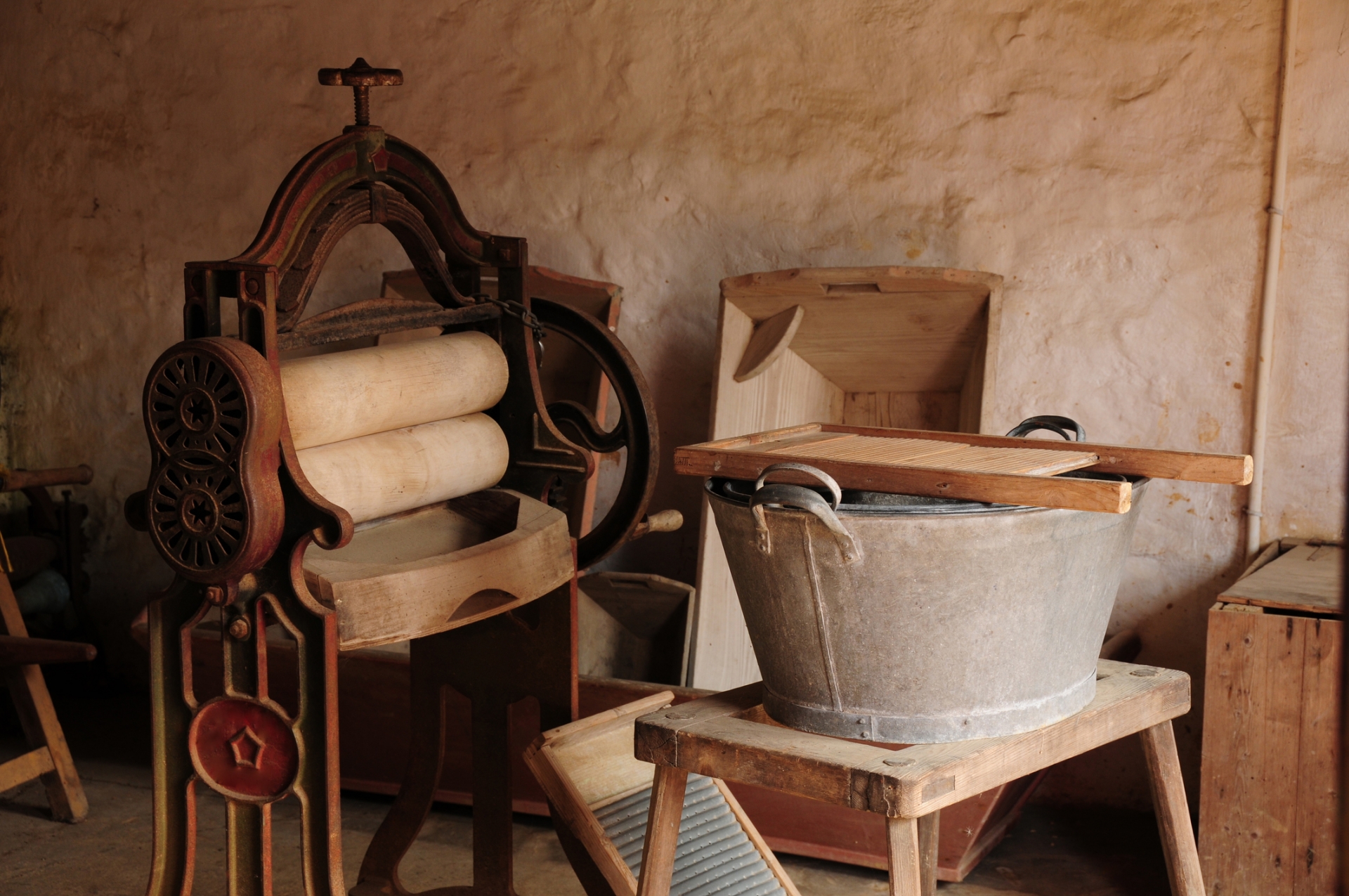 The first washing machine ever made in history