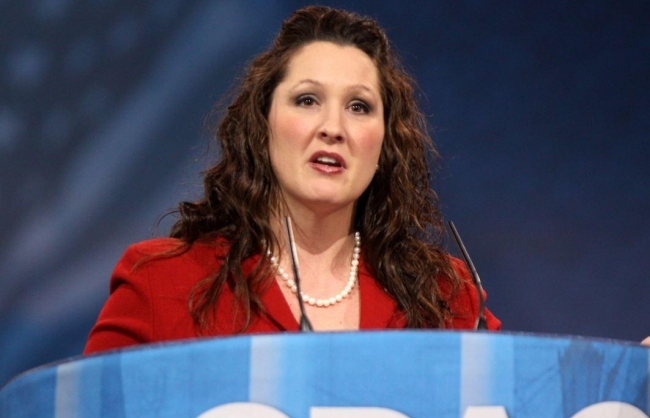 Who is Lisa Posthumus Lyons?