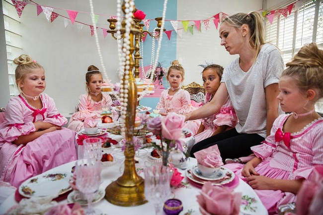 Saying "Happy Birthday" in Dutch: Best Wishes and Messages