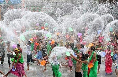 10 Ways to say Happy New Year in THAI